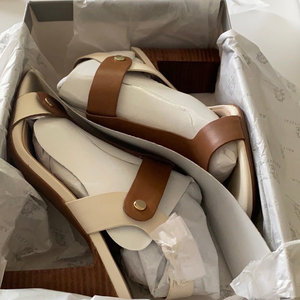 Preston & York Size 9 Women’s Faye Studded Leather T Strap Dress Sandals